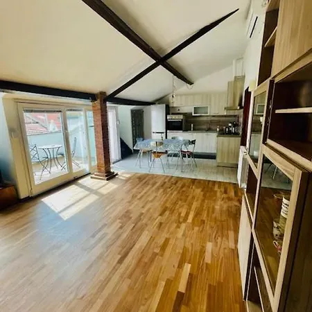 Apartman Tino's House 2punto0 *